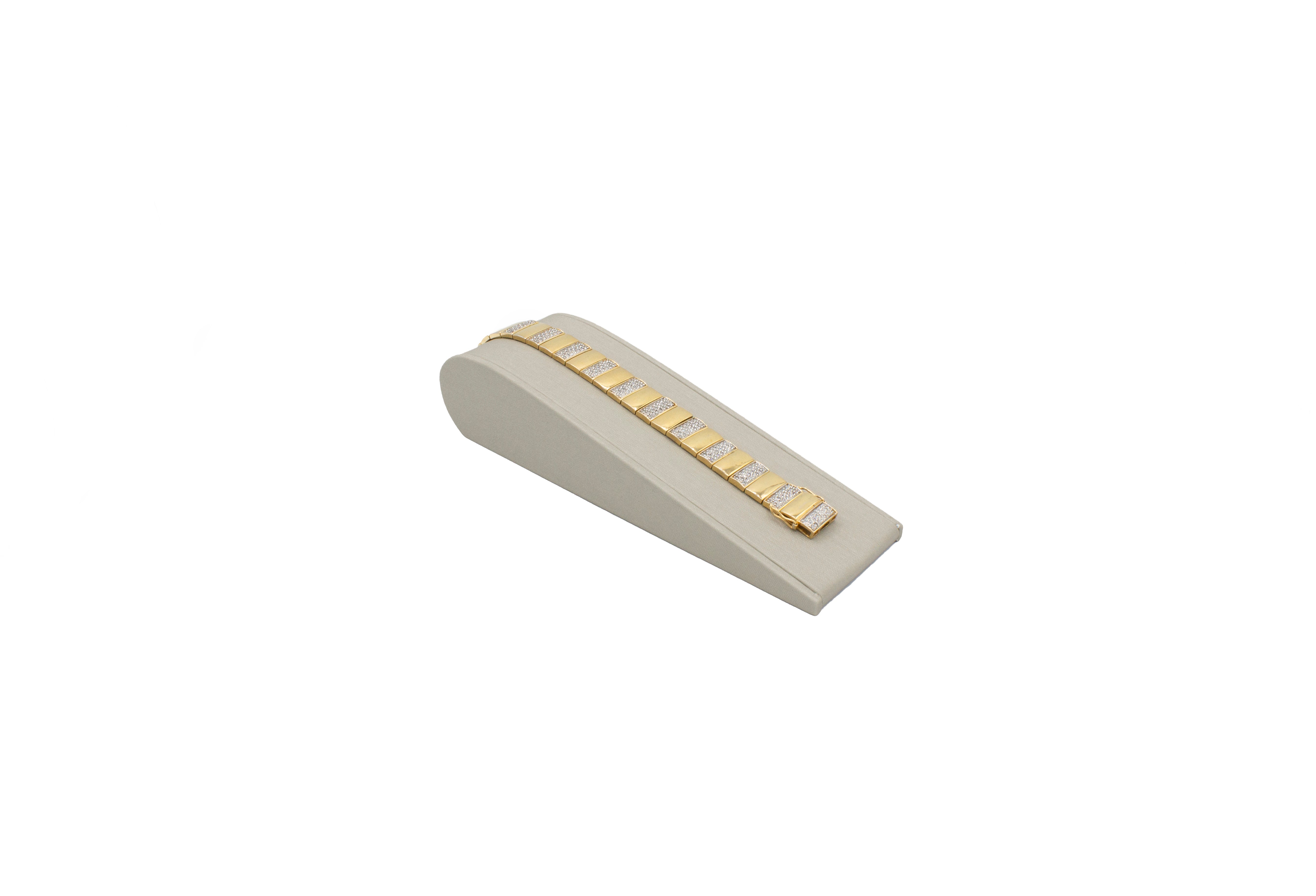 Silk Leatherette Bracelet Ramp Display – JD of NY